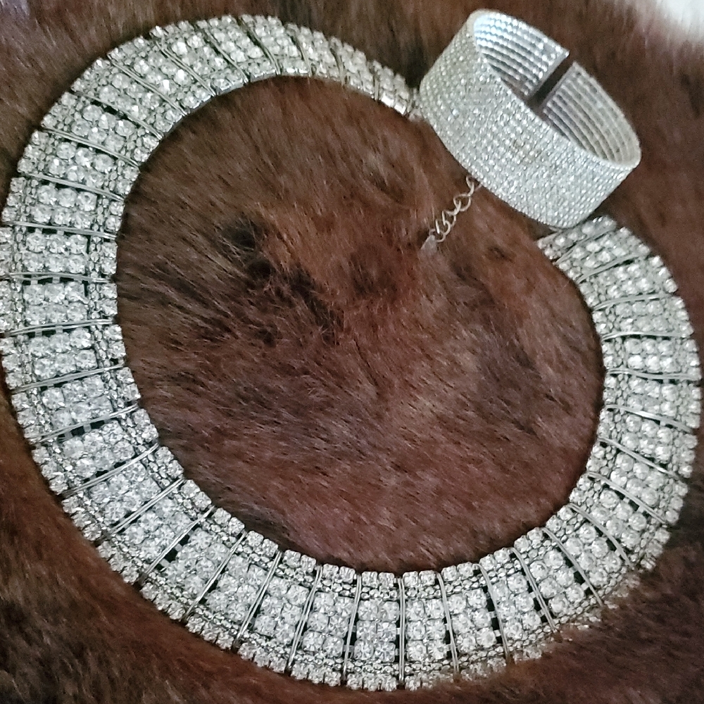 Elegant Silver Necklace & Bracelet Set